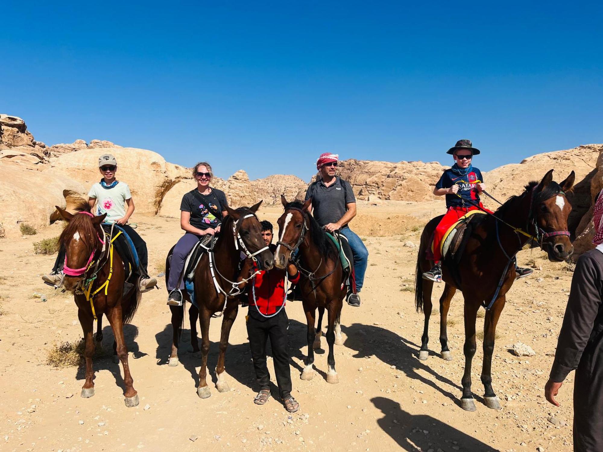 לינה וארוחת בוקר וואדי מוסא Petra Royal Ranch מראה חיצוני תמונה